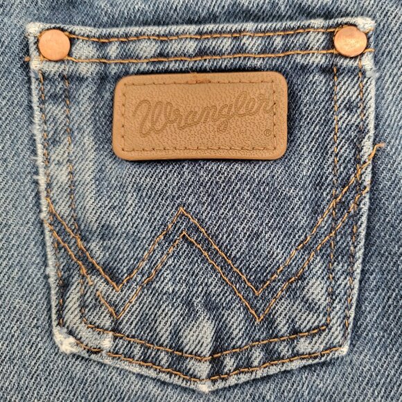 Wrangler Boys Distressed Straight Leg Jeans – Size 7 Regular – Medium Wash - Picture 4 of 5